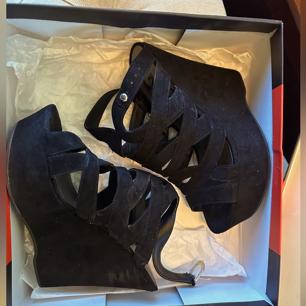 Guess women’s platform sandals